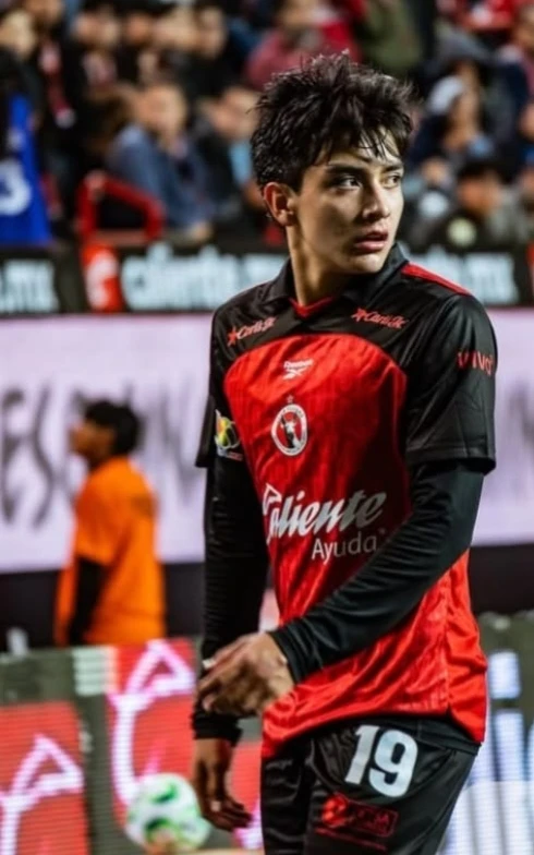 Gilberto Mora 🫐 thumbnail