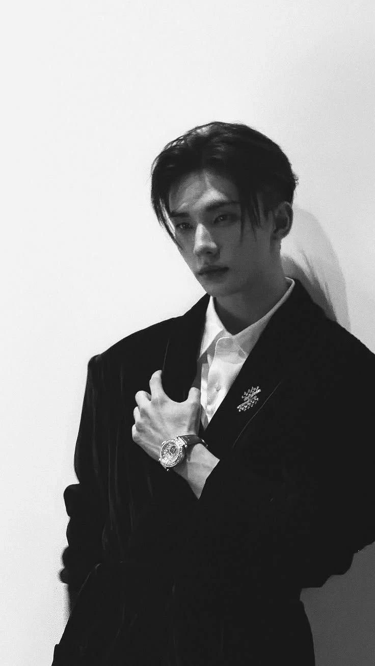 Hwang Hyunjin thumbnail