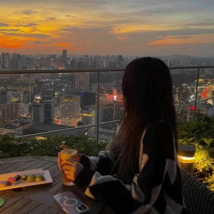 Alessandra Ines thumbnail