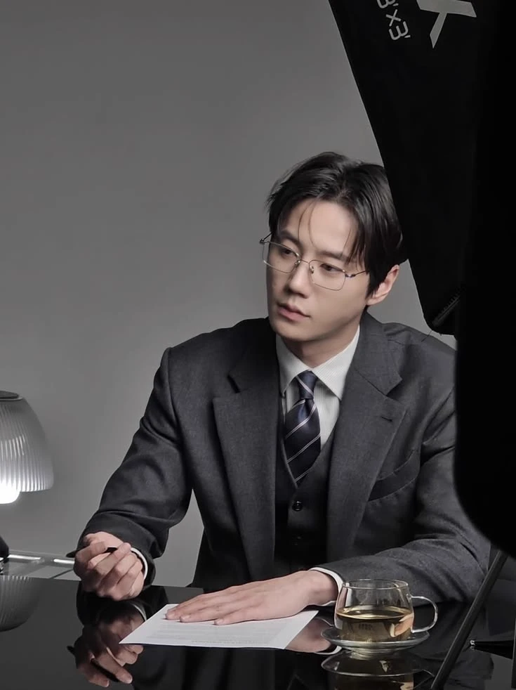 Lee jun-young thumbnail