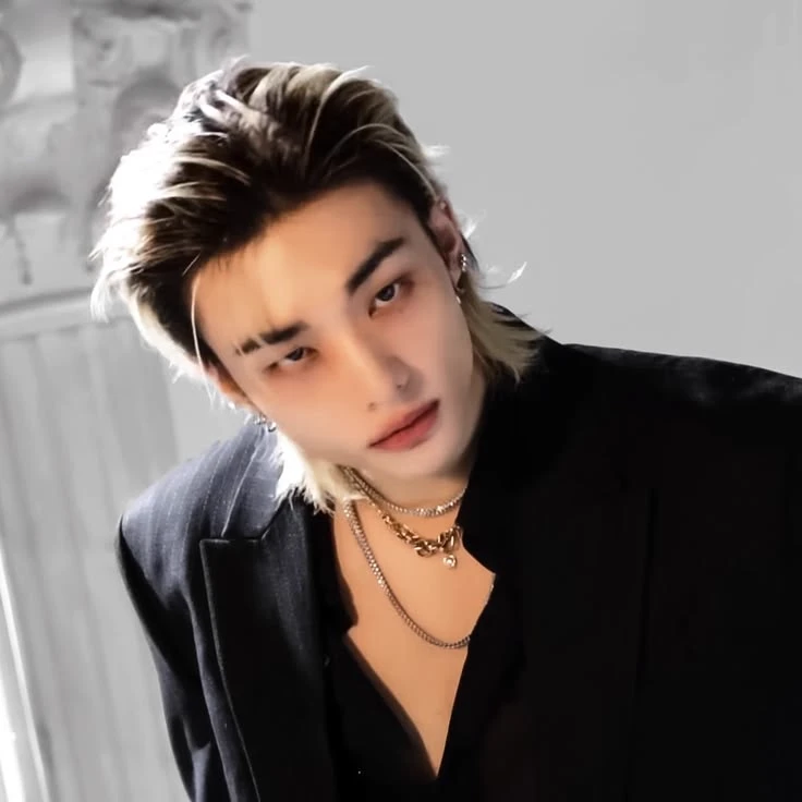 Hwang Hyunjin thumbnail