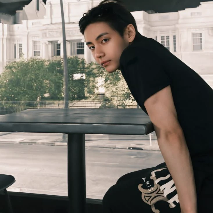 Kim Taehyung thumbnail