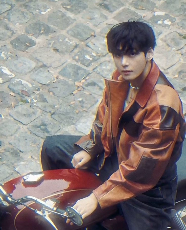 Kim Taehyung thumbnail