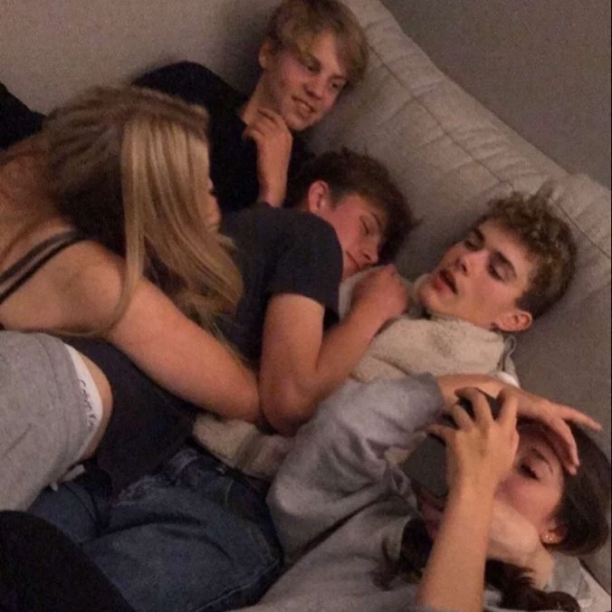 Friend group thumbnail