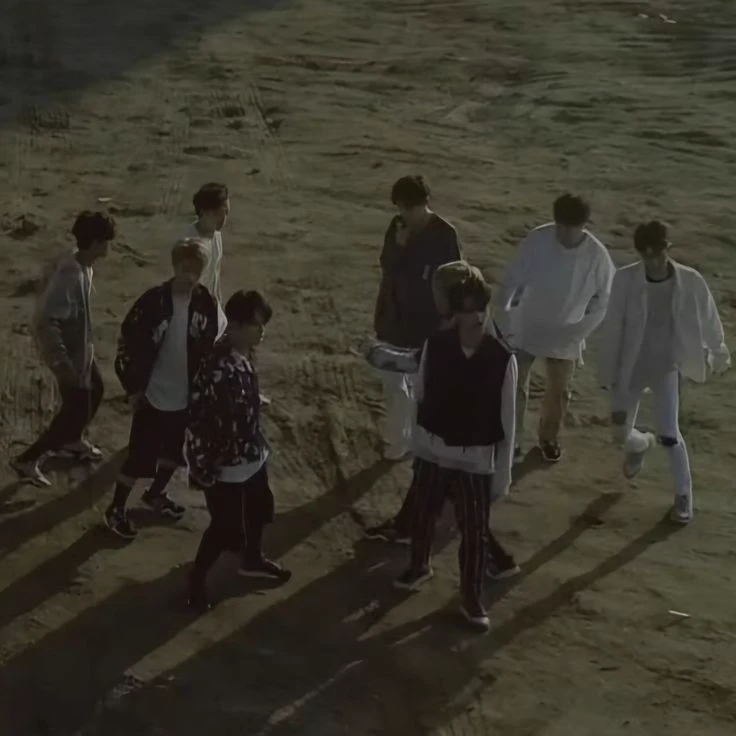 Stray Kids - Left Out thumbnail