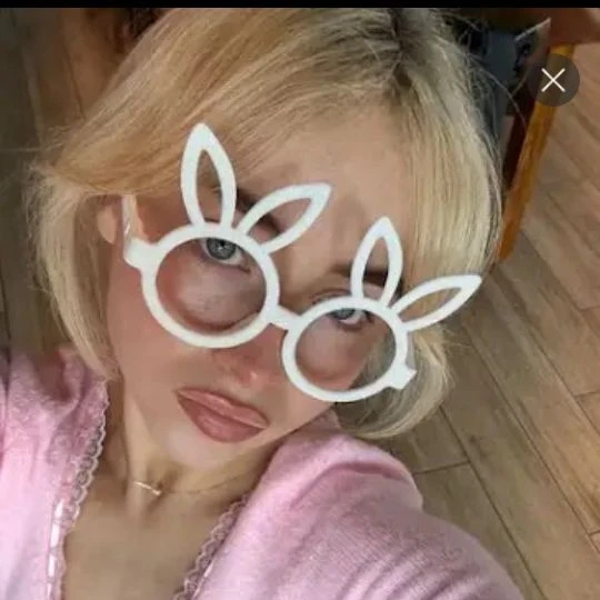 Happy Sabrina Carpenter thumbnail