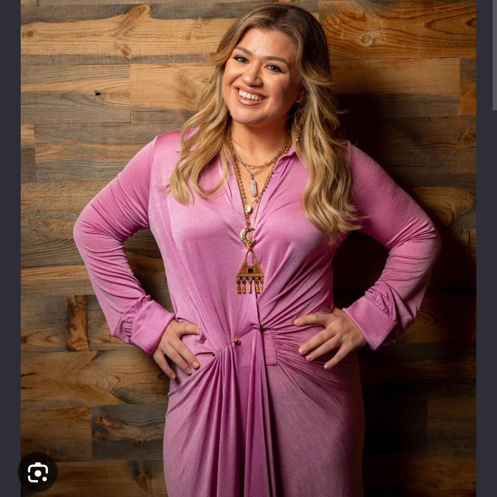 Kelly Clarkson  roommate  thumbnail