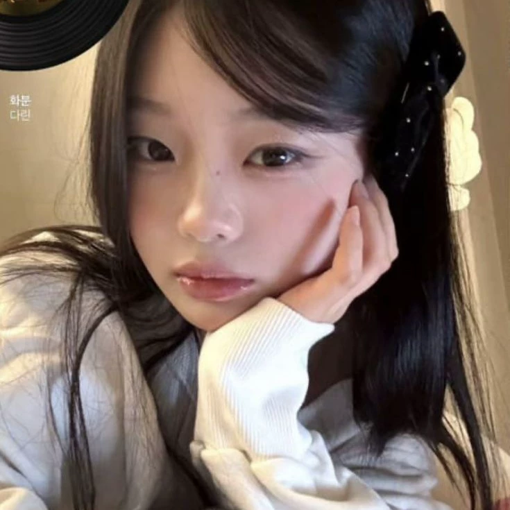 kim chaewon