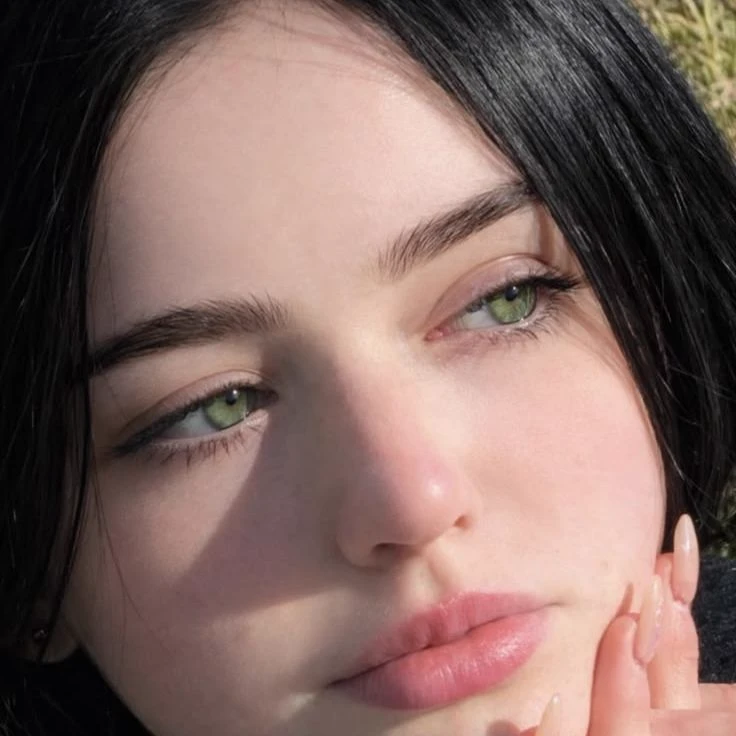ᴀɴɴʏᴇ ʀᴏsᴇʟɪᴇ thumbnail