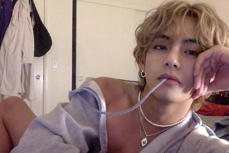 Kim Taehyung thumbnail