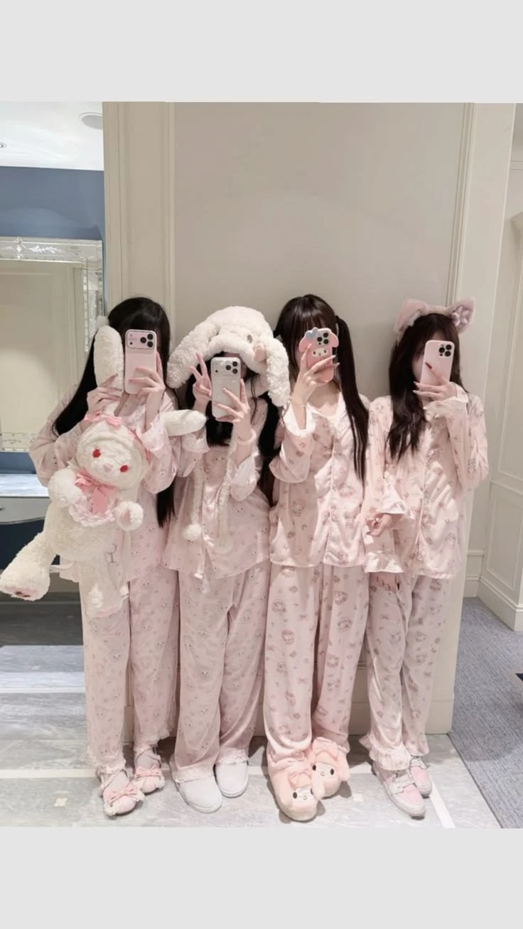 Sleepover with 4 girls thumbnail