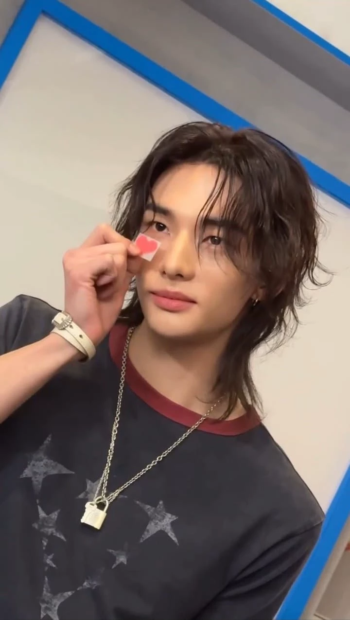 Hyunjin| hyunjin thumbnail