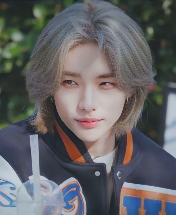 Hwang hyunjin thumbnail