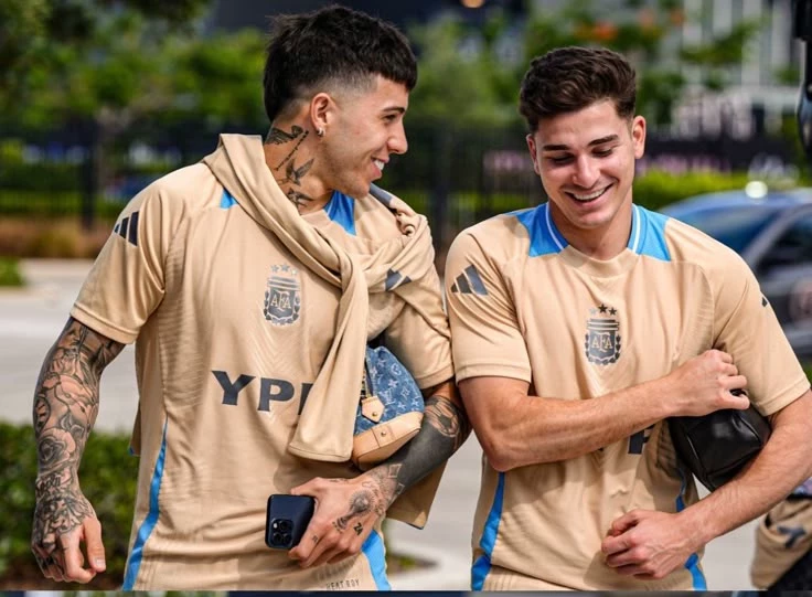 Julián Álvarez and Enzo Fernández thumbnail