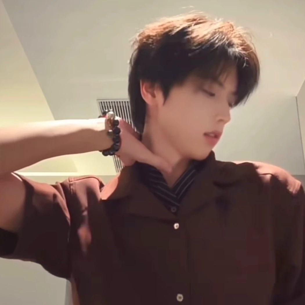 Chinese douyin guy dance thumbnail
