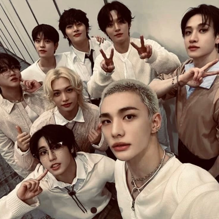 stray kids thumbnail