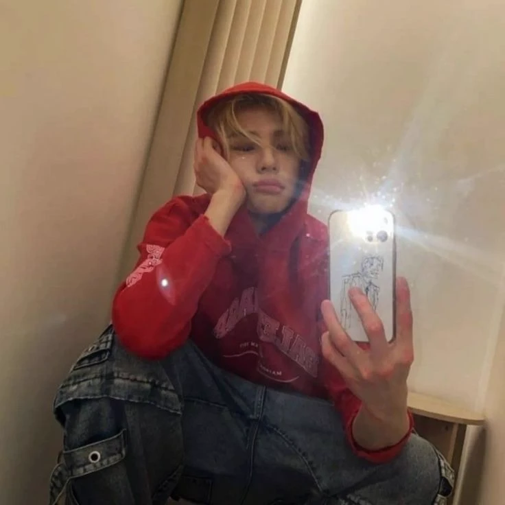 Hyunjin thumbnail