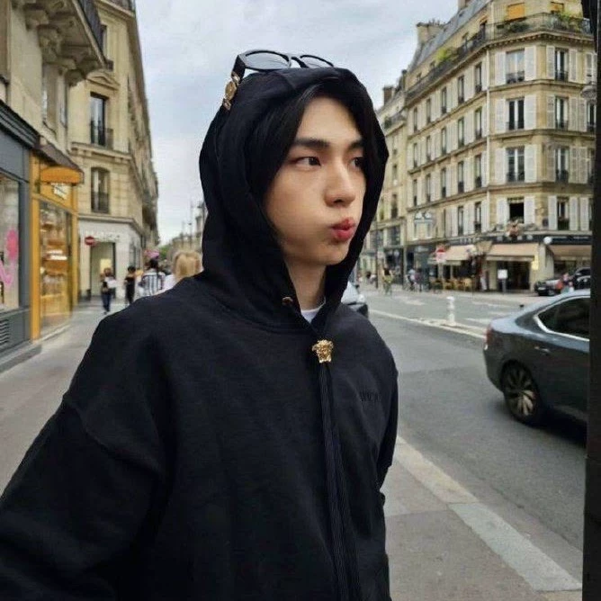 hyunjin thumbnail