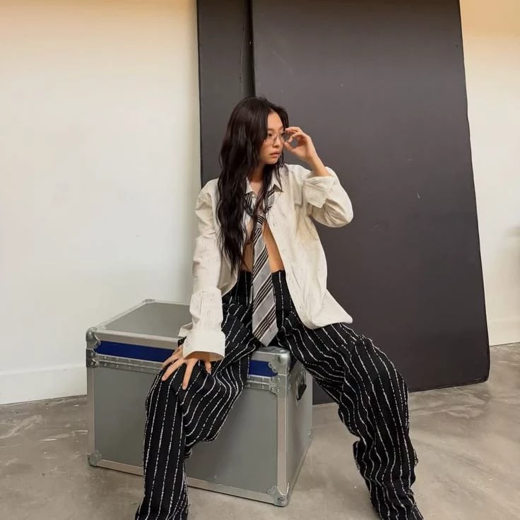 Jennie Kim (wlw) thumbnail