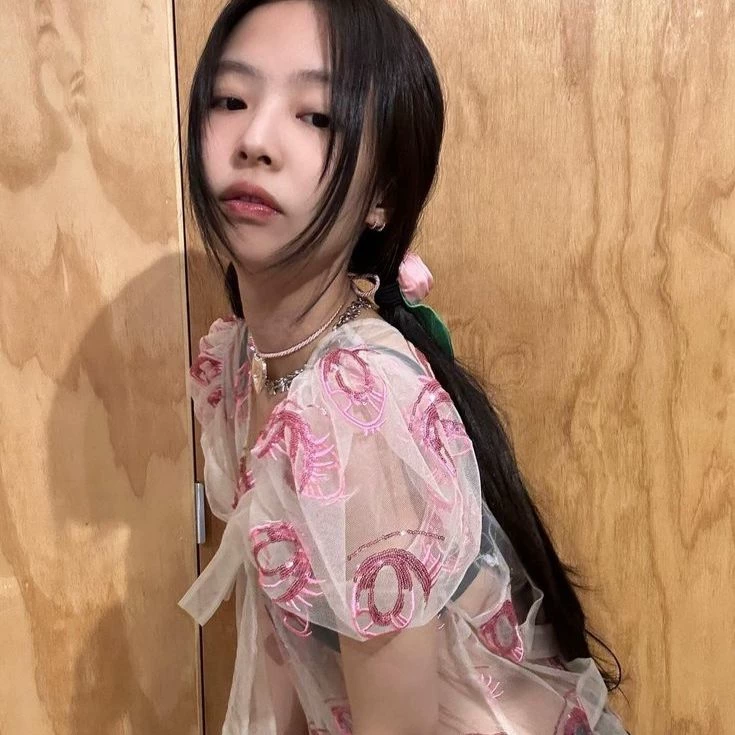 Jennie thumbnail