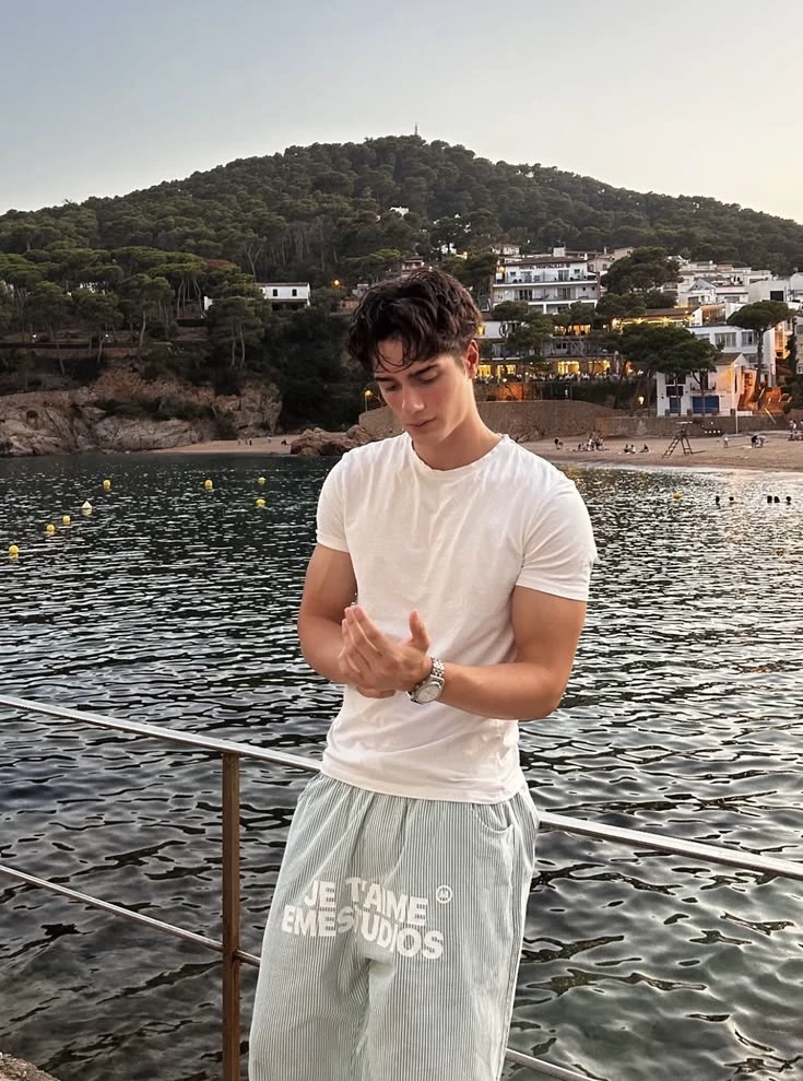 Alex thumbnail