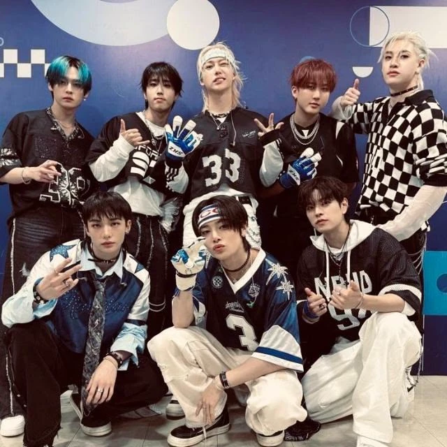 Stray kids \ Pick me girl. thumbnail