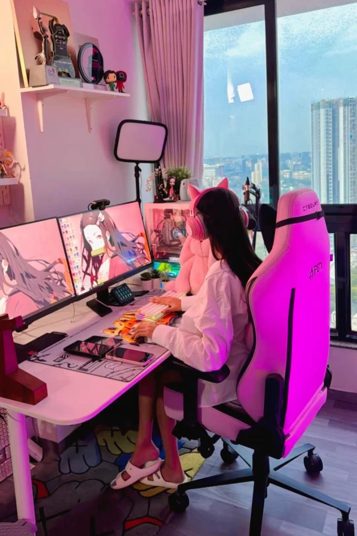 Practical Female Streamer thumbnail