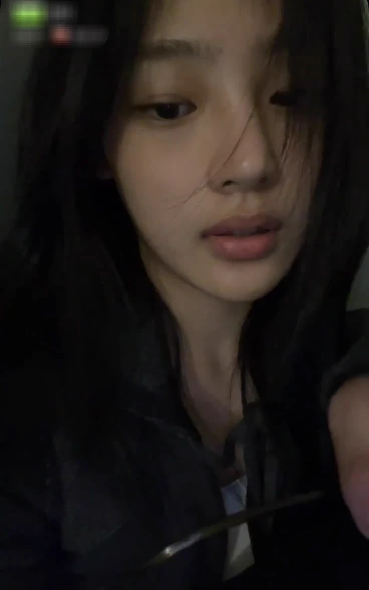 KIM MINJI thumbnail