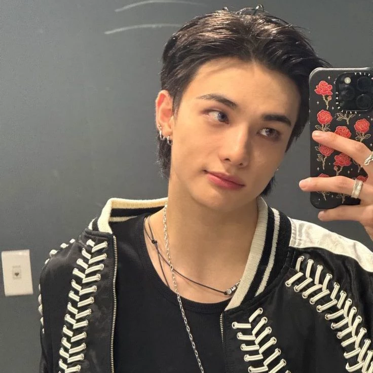 Hwang Hyunjin thumbnail