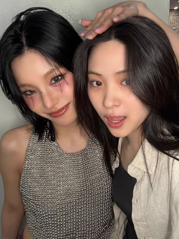 GL/wlw Ryujin and Yeji, your two best friends who like you thumbnail