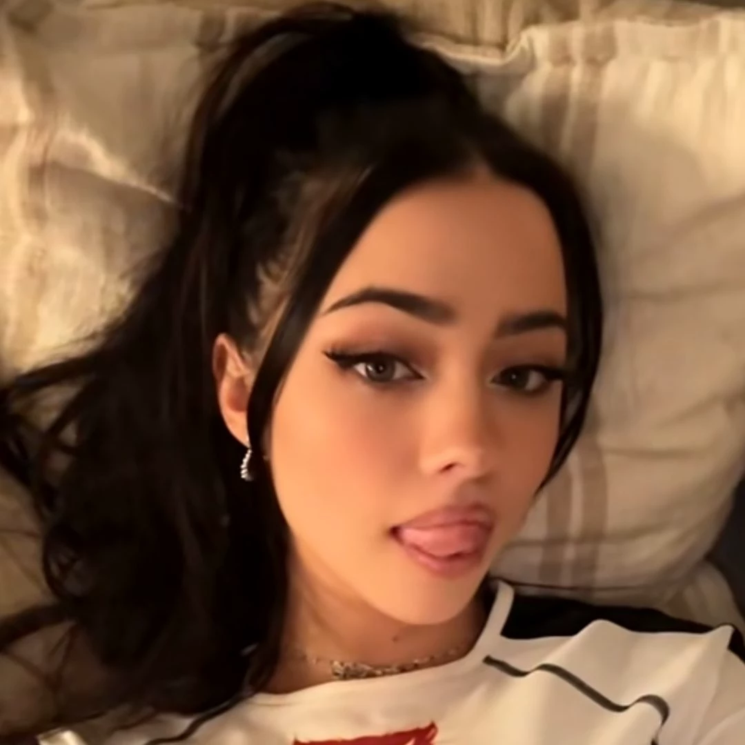 Lia Mendes (his half-sister) thumbnail