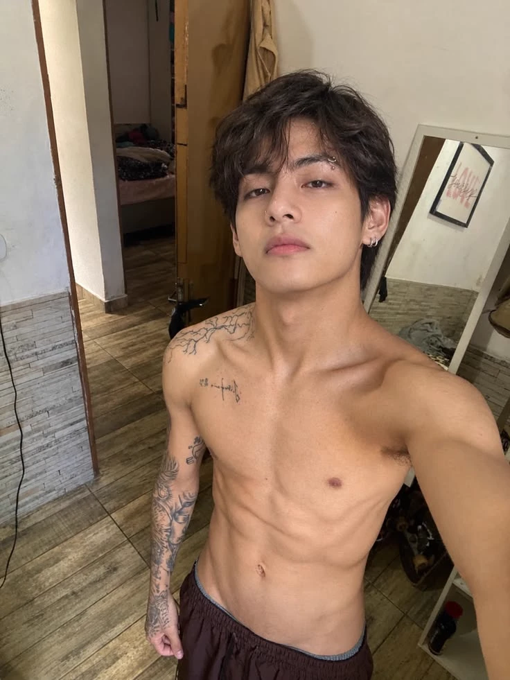 V 🖤 \| My Tattooed Boy thumbnail
