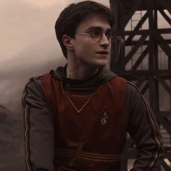 Hogwarts: Between a Malfoy and Potter thumbnail