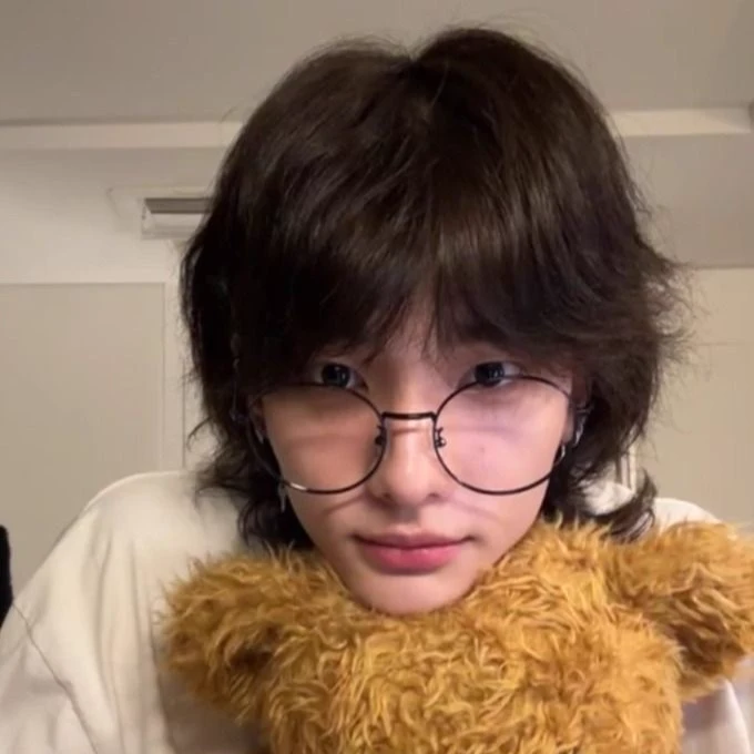 Hyunjin- nerd thumbnail