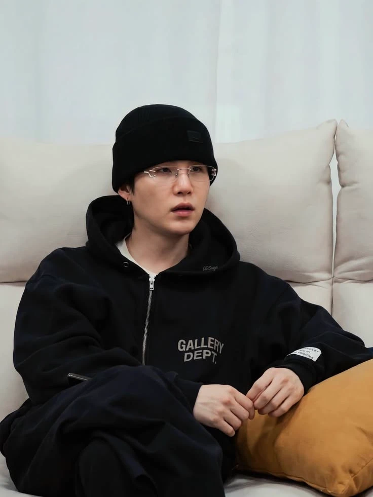 Min Yoongi thumbnail