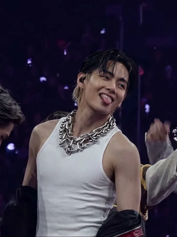 Kim Taehyung thumbnail