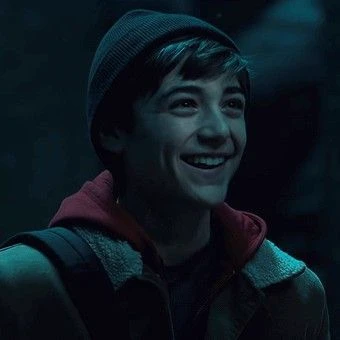 Billy Batson (Shazam) thumbnail
