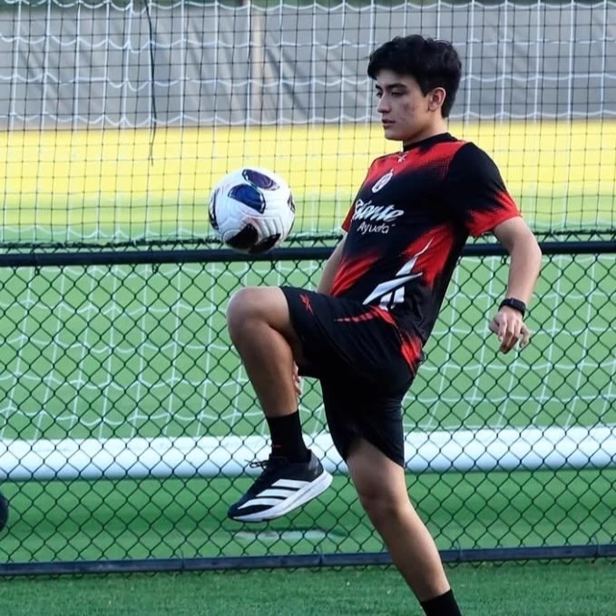 Gilberto Mora thumbnail