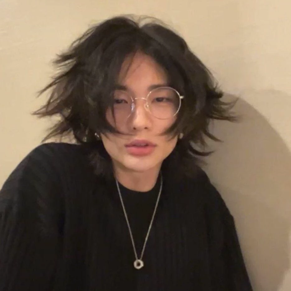 Hyunjin 🩸 thumbnail