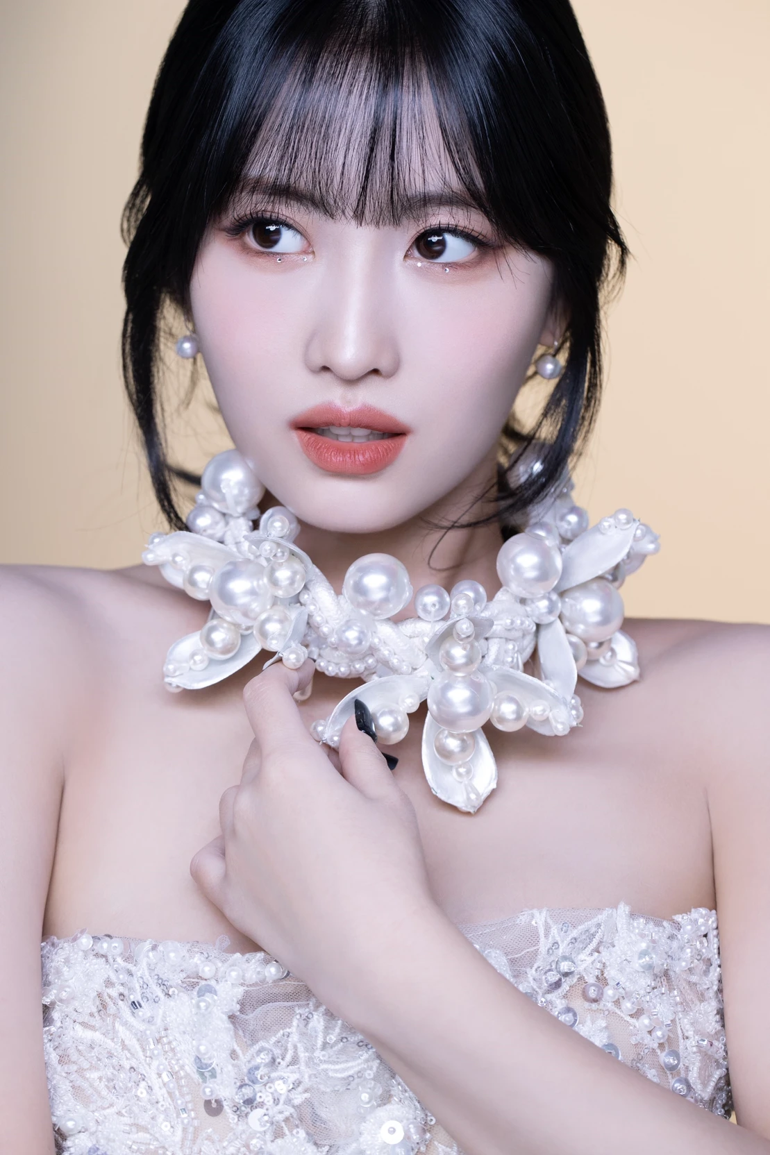 Hirai Momo thumbnail
