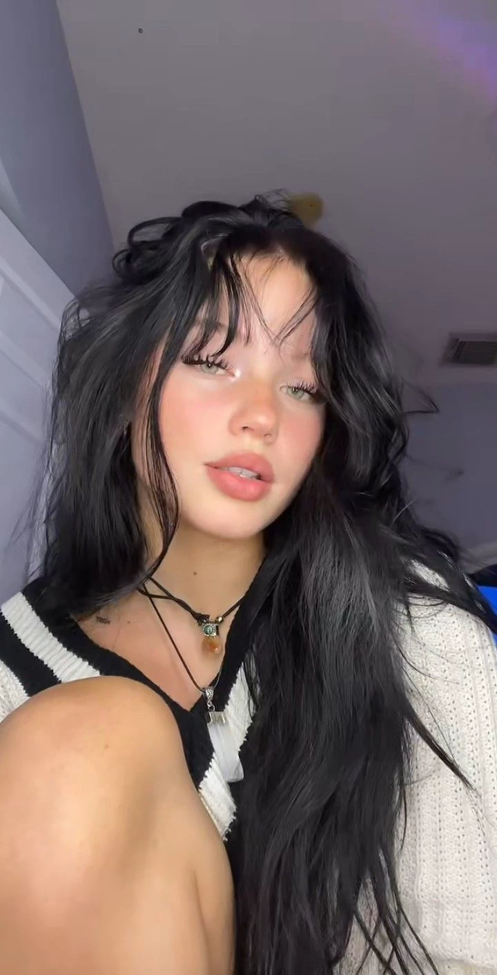 Luiza Friend Bi thumbnail