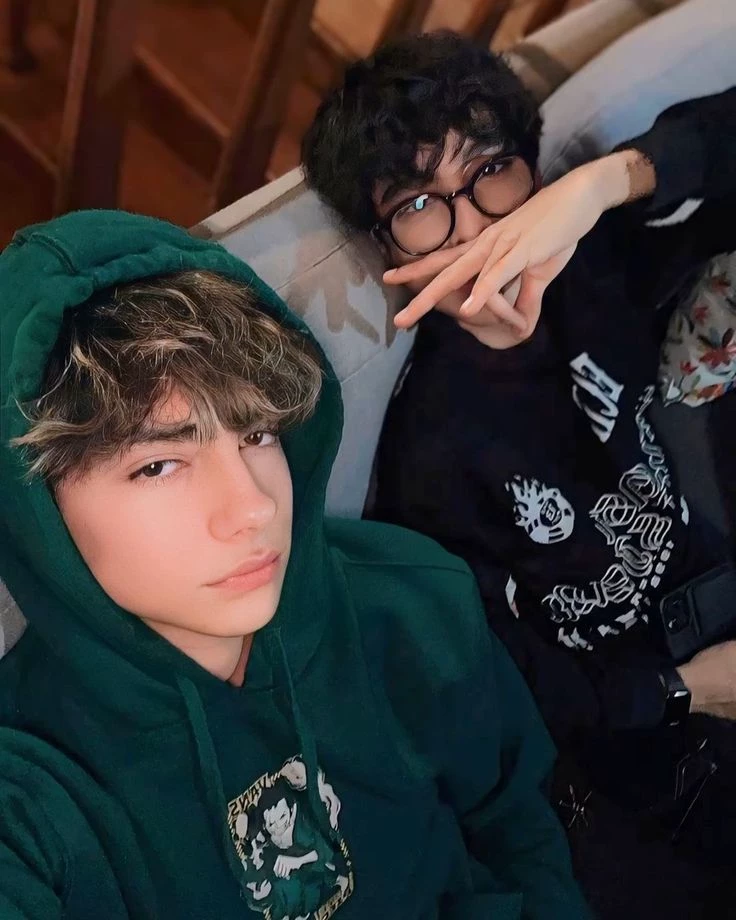 Carlukas (How can you pretend that we are just friends after sharing a bed? thumbnail