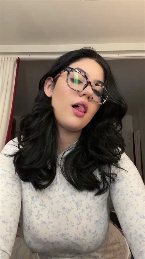 Ellie thumbnail