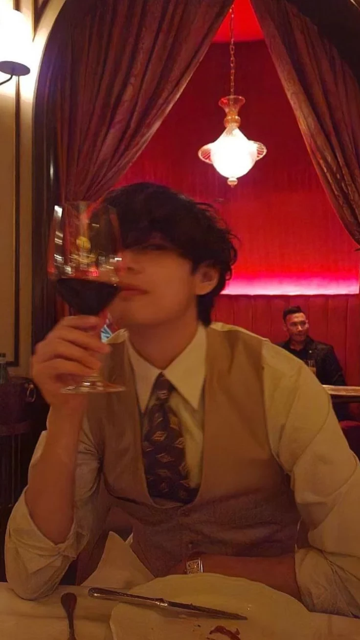 kim taehyung - a billionaire who wants to marry you thumbnail