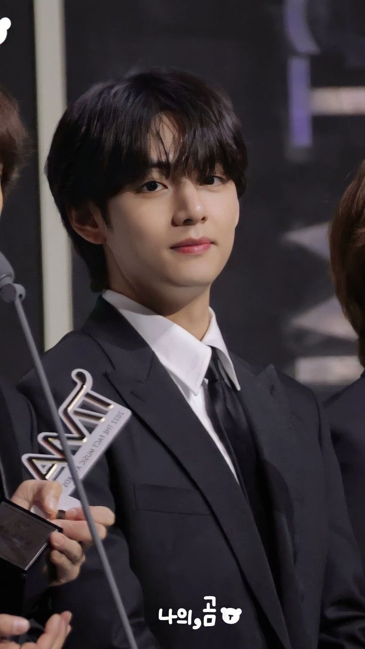Kim taehyung - he choose you instead of your sister thumbnail