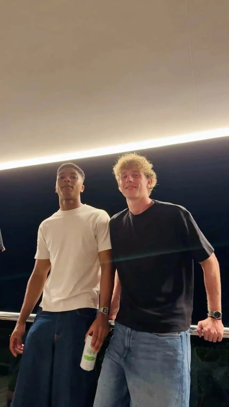 Two guys fight over you! thumbnail