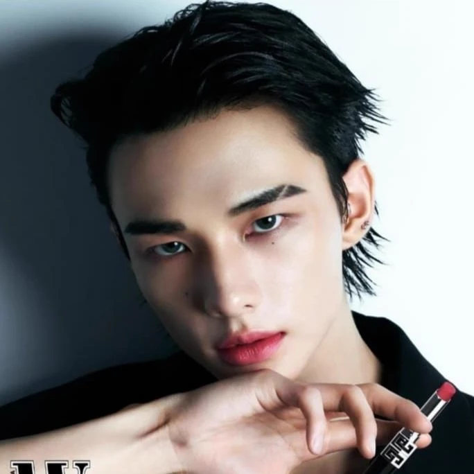 Hwang Hyunjin thumbnail