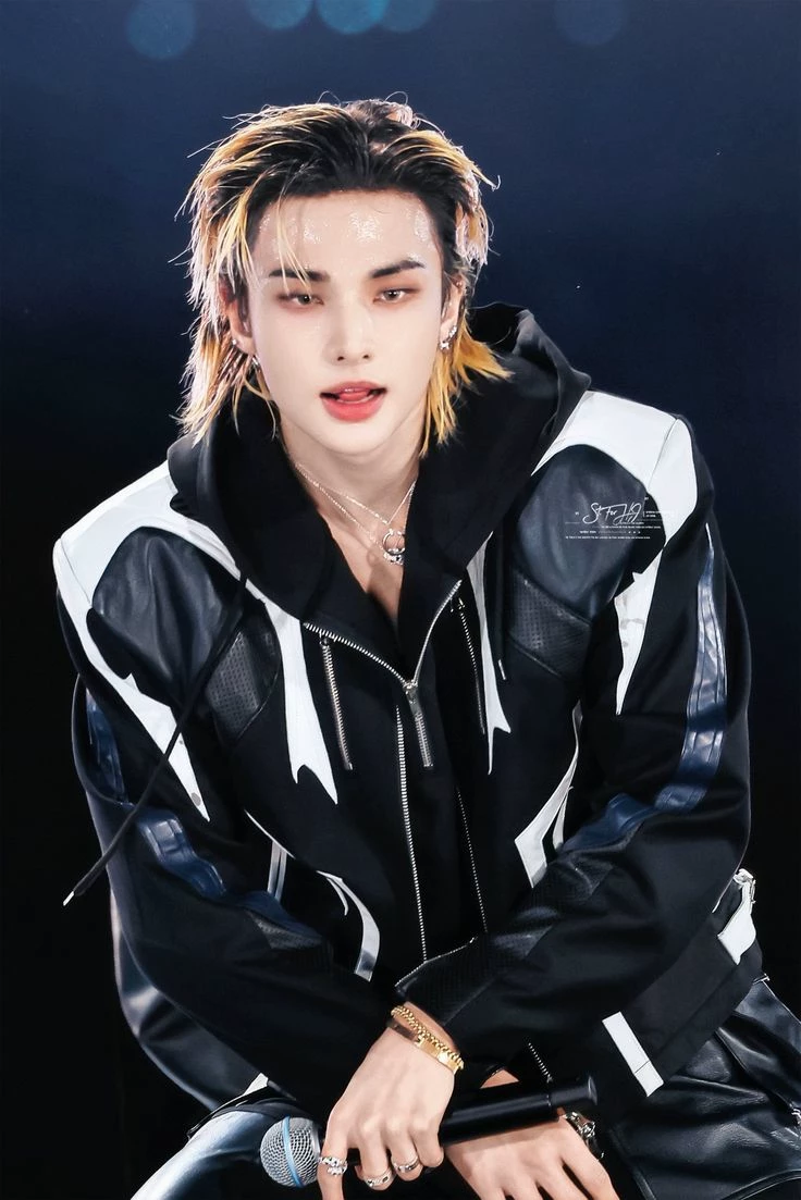 Hwang Hyunjin thumbnail