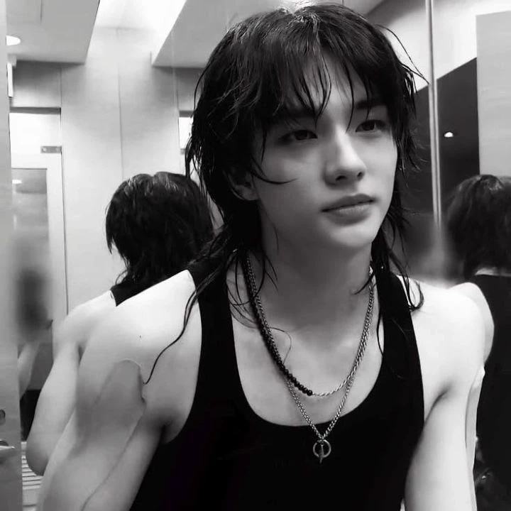 Hwang Hyunjin thumbnail