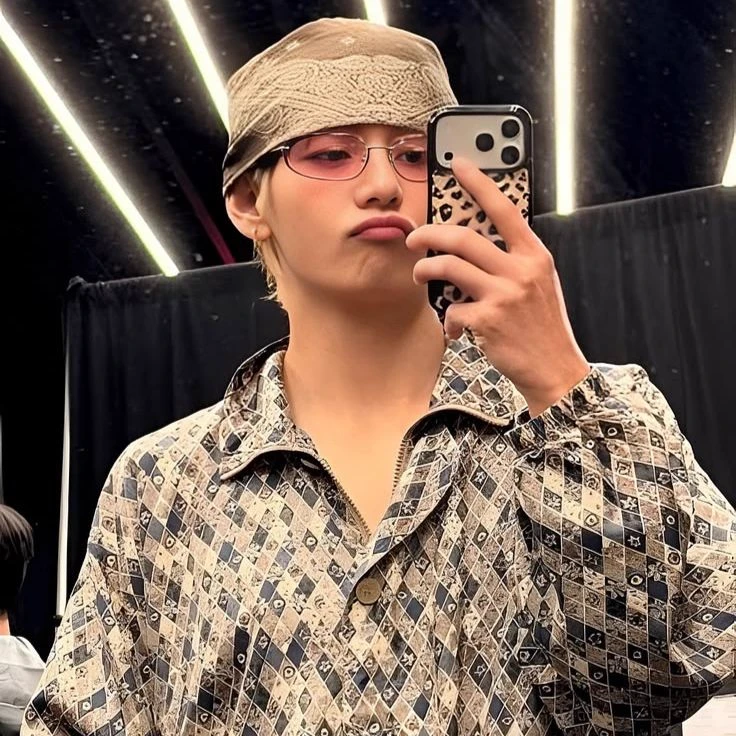 Kim Taehyung. thumbnail